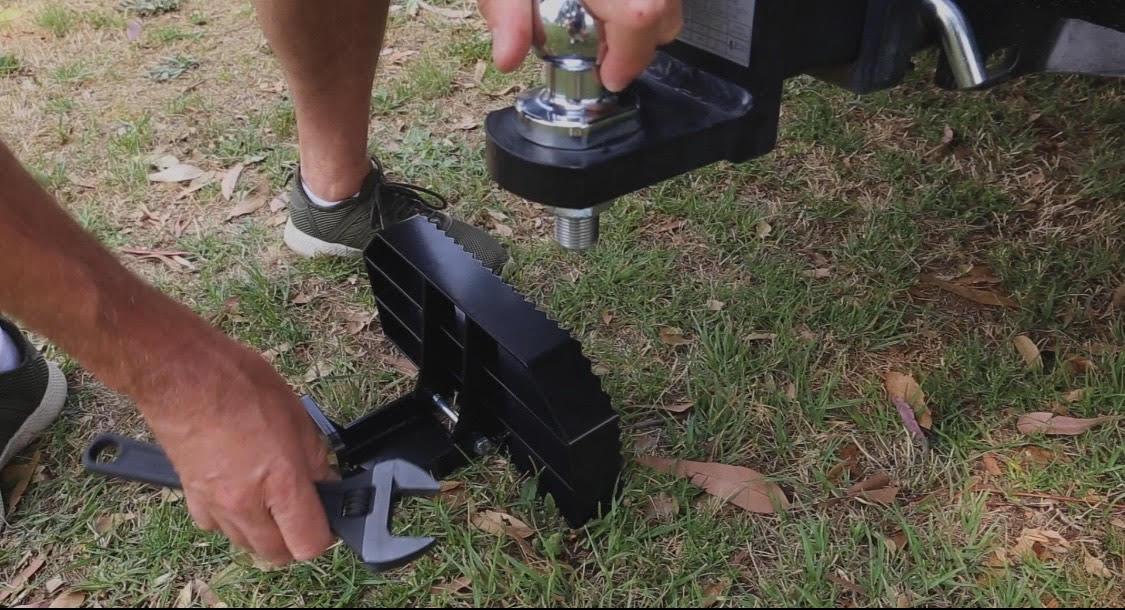 Tow hitch accessories