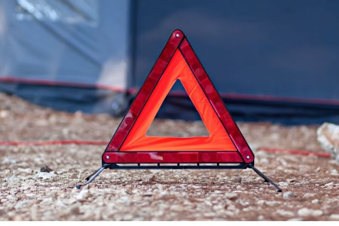 What's The Best Emergency Roadside Triangles Recommended By An Expert ... Roadside emergency triangle
